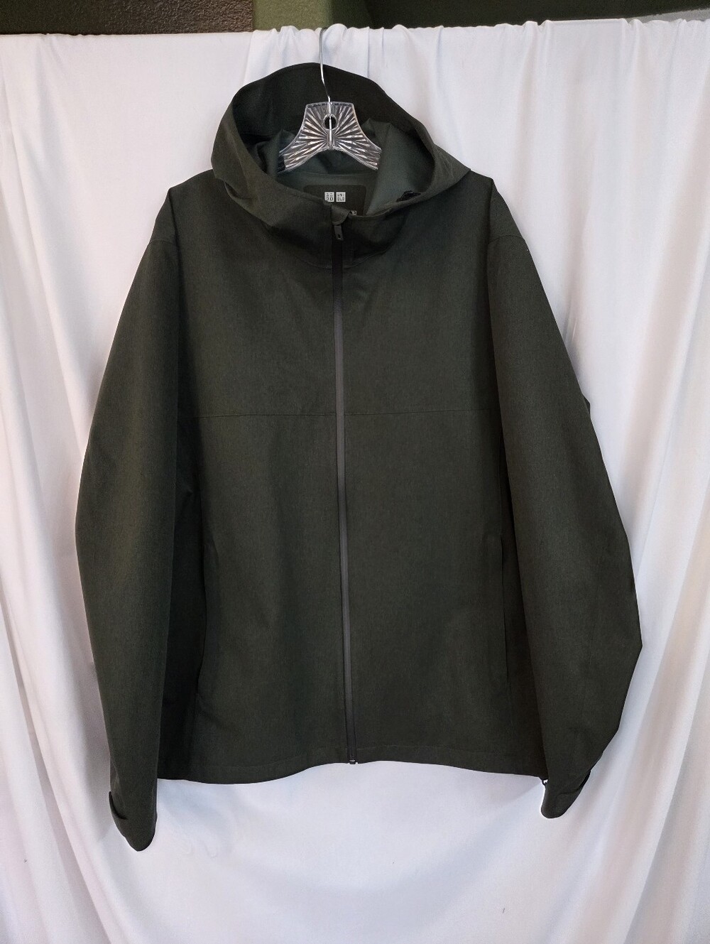 Uniqlo Hooded Raincoat in Dark Olive Size XL